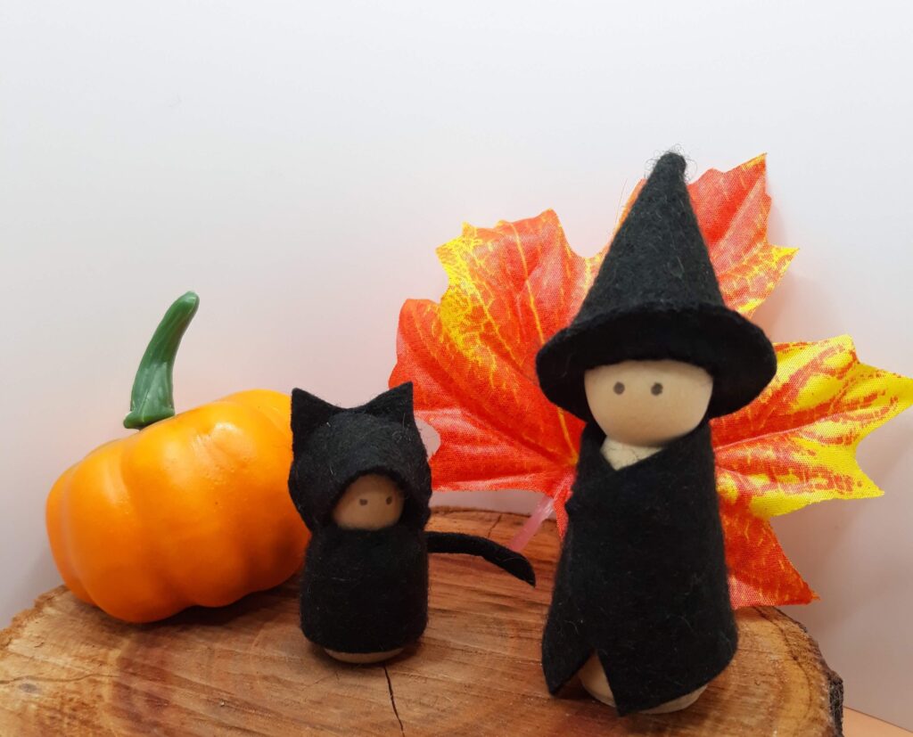 halloween figurák - boszorkány és a macskája